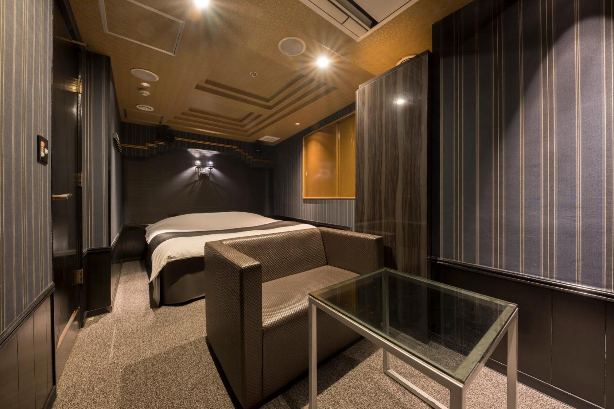 ホテル ジェムジェム 十三 (Adults Only) Osaka Bagian luar foto