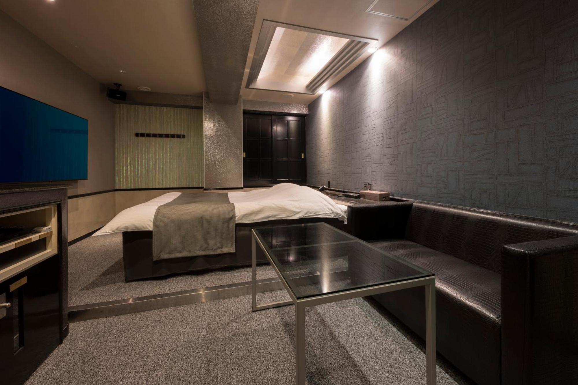 ホテル ジェムジェム 十三 (Adults Only) Osaka Bagian luar foto