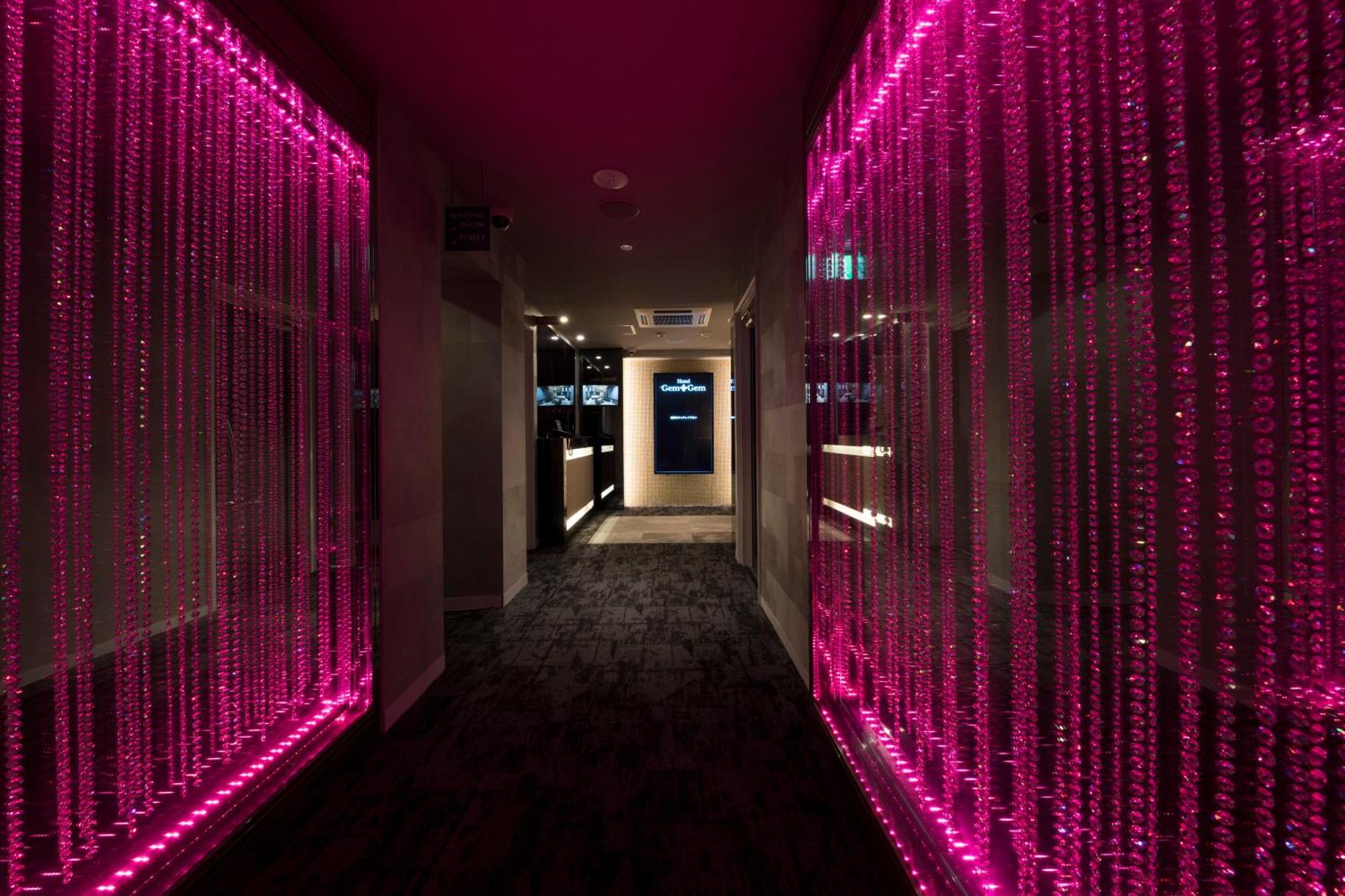 ホテル ジェムジェム 十三 (Adults Only) Osaka Bagian luar foto